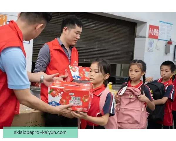 内马尔参与慈善活动持续发力，帮助贫困儿童改善教育条件。