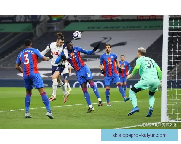 阿克在曼城表现稳健，逐渐成为球队防线的关键一员